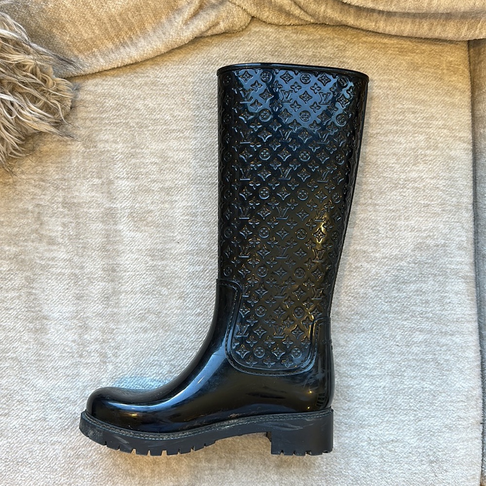 Black Louis Vuitton rain boots size 38